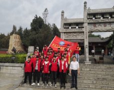 南阳工业学校机电工程系团总支志愿服务大队武侯祠参观学习